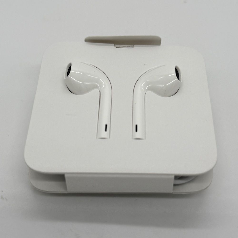 NIB Genuine Apple OEM Wired EarPod Earbuds Headphone Headset Lightning Connector